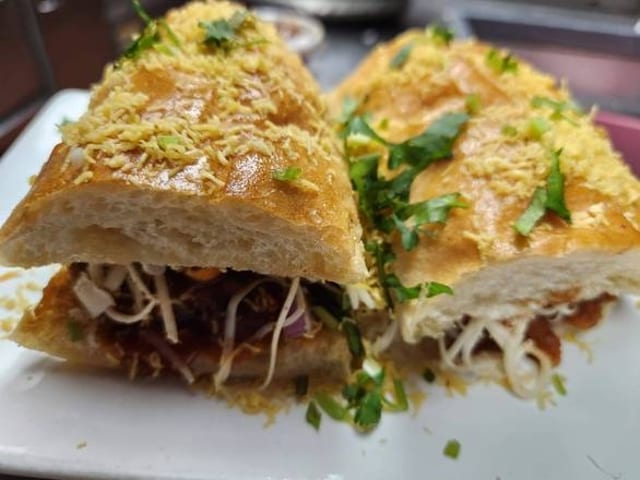 Cheese Dabeli.